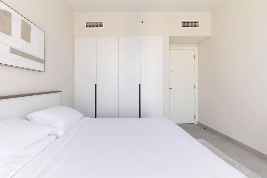 Sahab - Solo 1Br Apt In Al Jada Sharjah Exterior photo